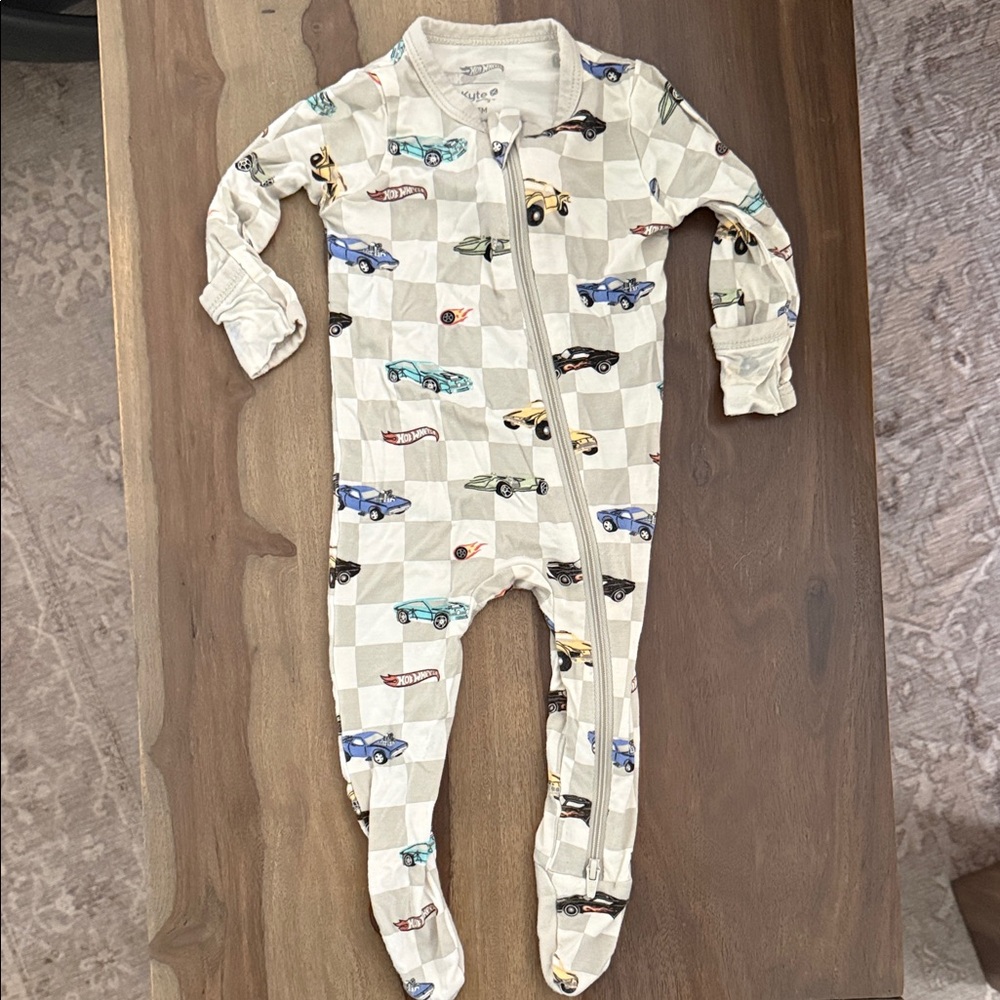Kyte Hot Wheels Onesie Size 0-3